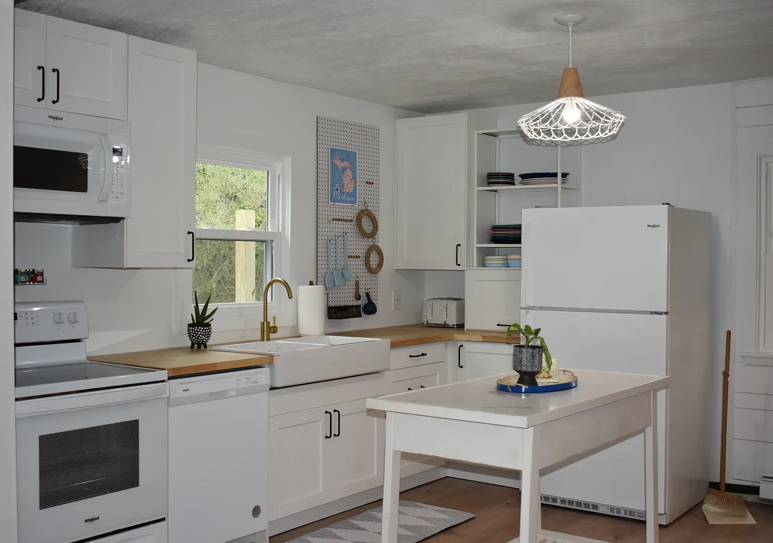 3 bed, 1380 sqft, $2,100 — Photo 3