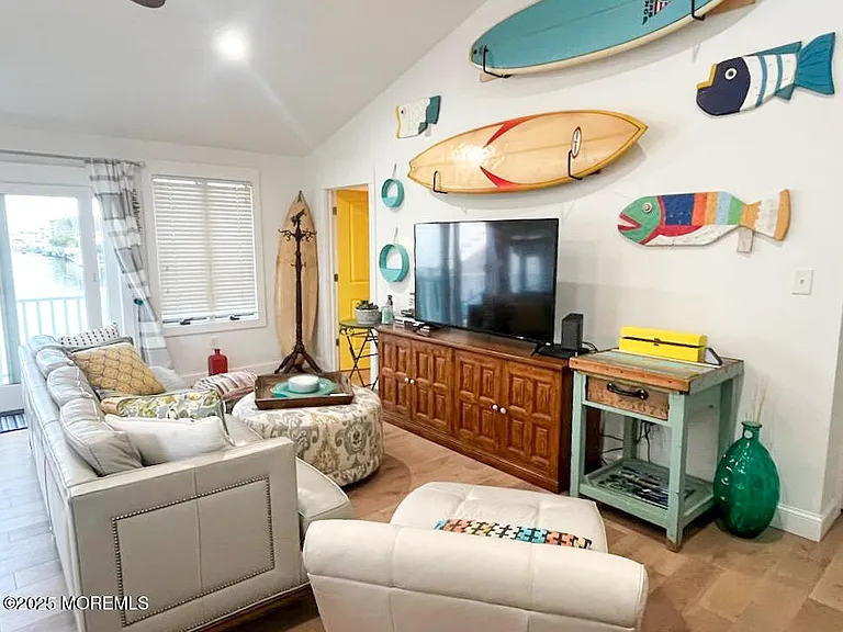 115 Charles Blvd — Photo 3