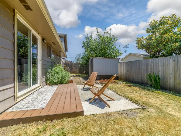 2081 L St, Springfield, OR 97477