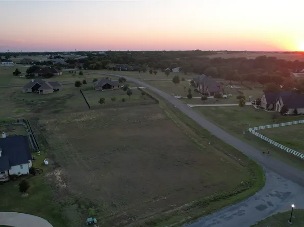 18 Mirror Lakes Ct, Gunter, TX 75058