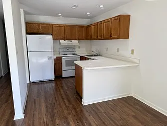 Flying Hills Apartments — Photo 20