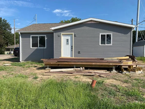 504 Hillhaven St, Exira, IA 50076