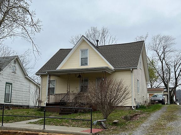 2nd image of 113 E Illinois St