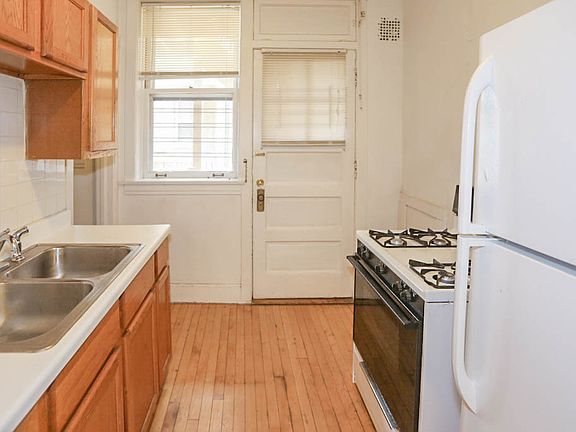 2nd image of 5055 1/2 N Damen Ave #1E
