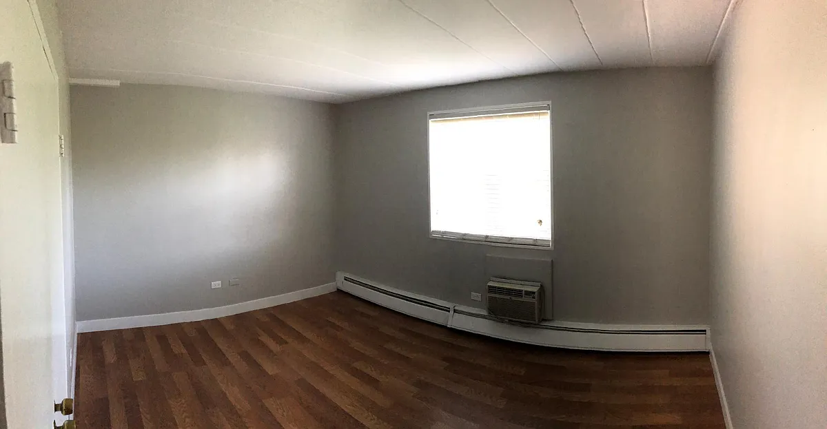 Building Photo - 6160 N Damen Ave #408