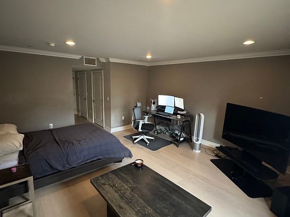 3rd image of 1417 S Westgate Ave Penthouse 3