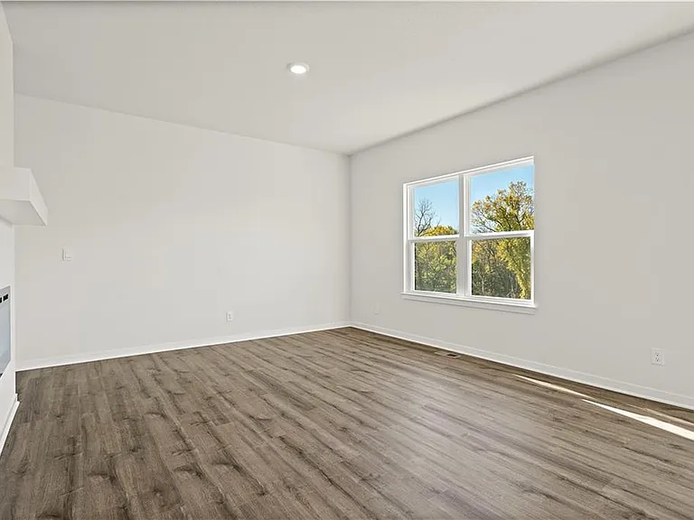 1621 Maci St — Photo 13