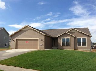 2523 Feather Ridge Dr, Cedar Falls, IA 50613