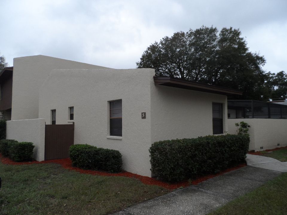 1880 willow point Apt 5