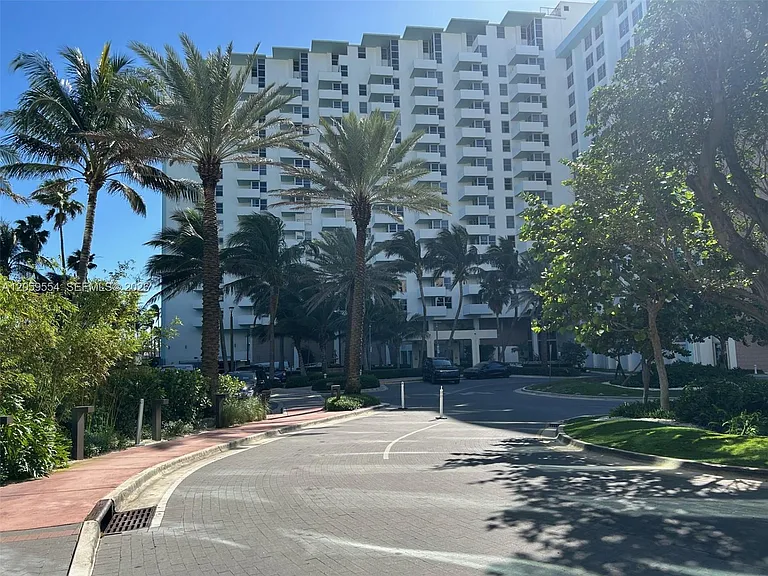 2899 Collins Ave #450 — Photo 27