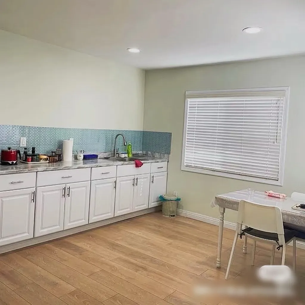 2 bed, 700 sqft, $2,200 — Photo 2