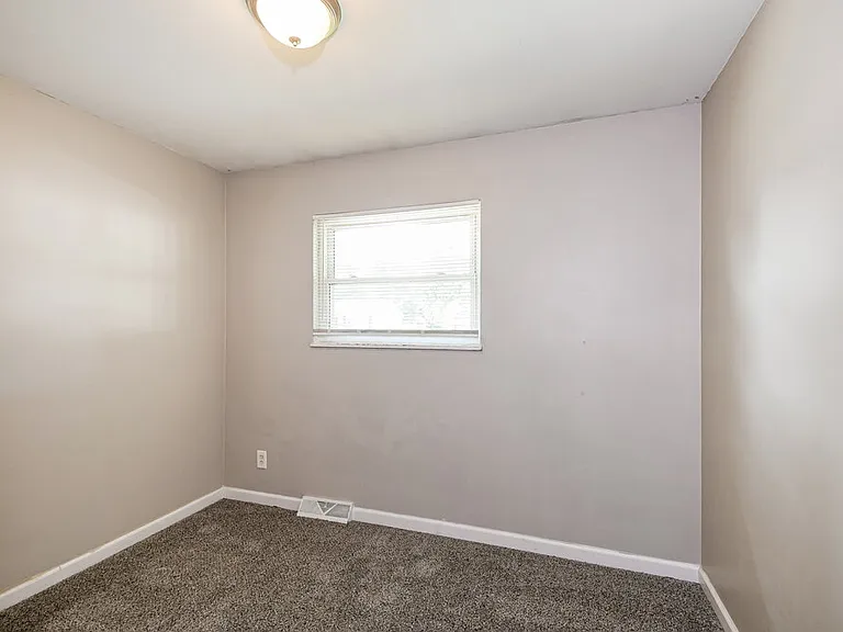 1850 Shirlene Dr — Photo 13