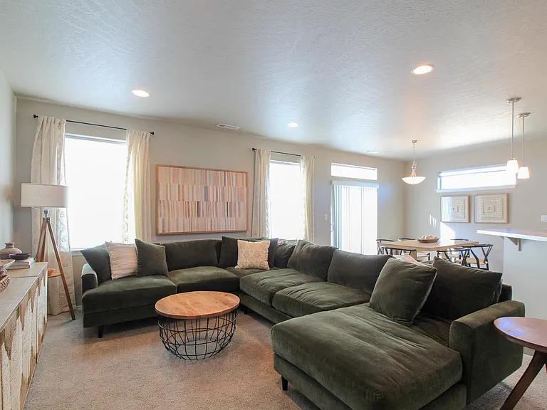 2933 Castle Rock Blvd — Photo 3