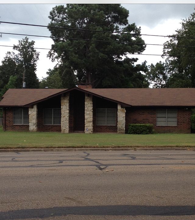 1st image of 811 Westlawn Dr