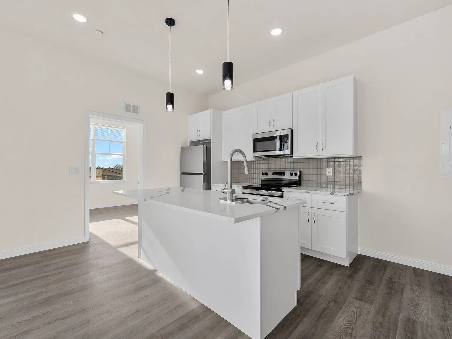 Skyline Luxury Apartments — Photo 1