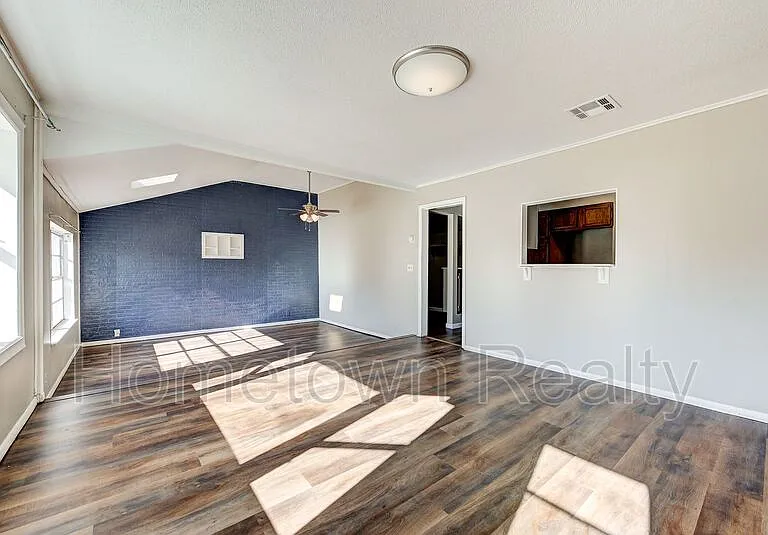 7105 NW 43rd St — Photo 4