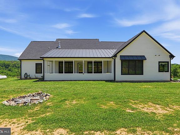 3rd image of 412 Cedar Hill Ln