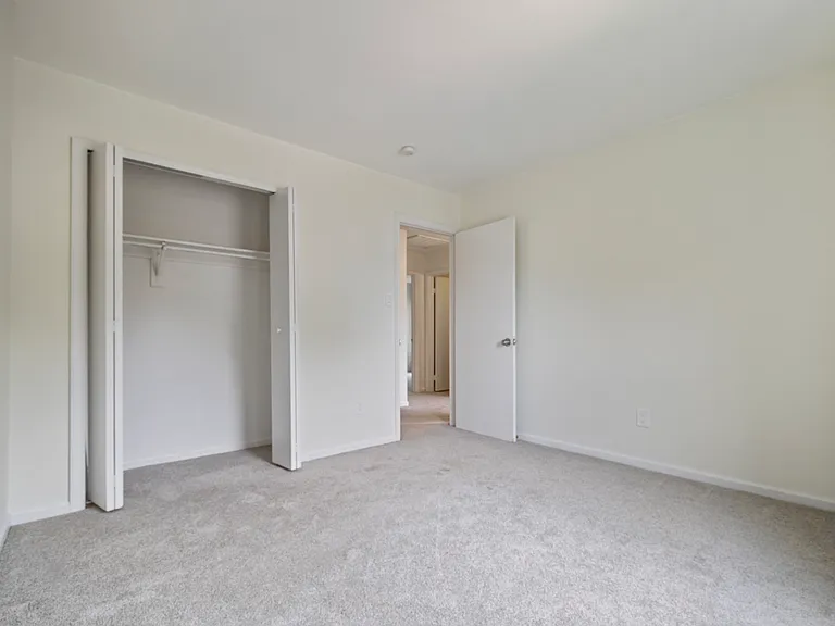 5316 Glenville Cir — Photo 3