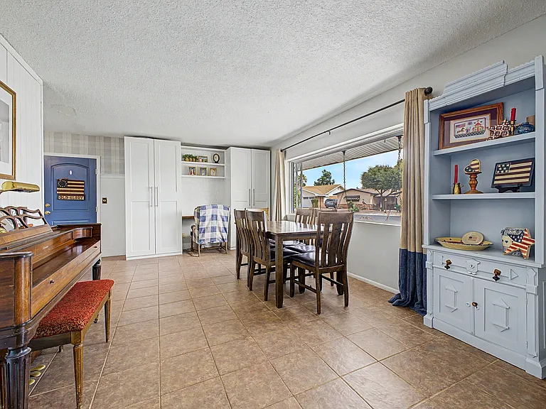 1002 S Longwood Loop — Photo 9
