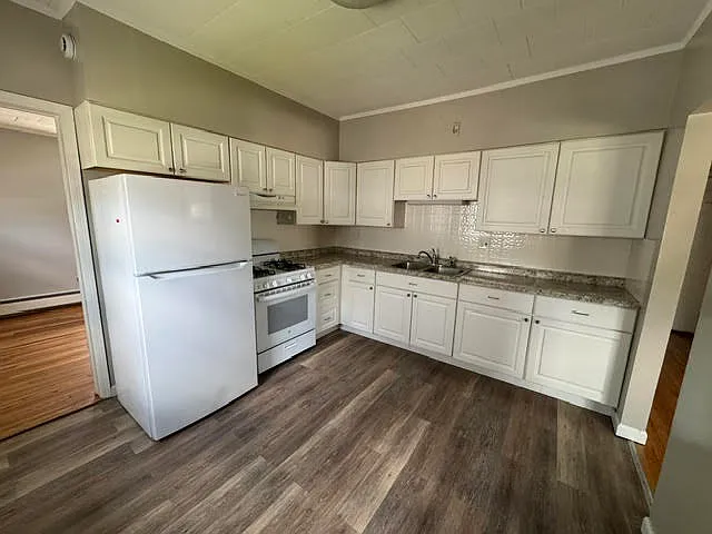 223 Hudson St #2 — Photo 8