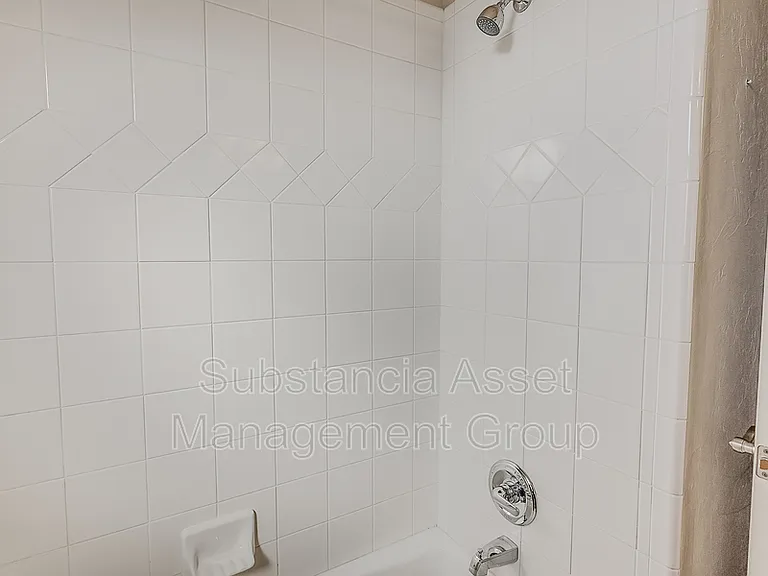901 NE 26th Ct — Photo 23