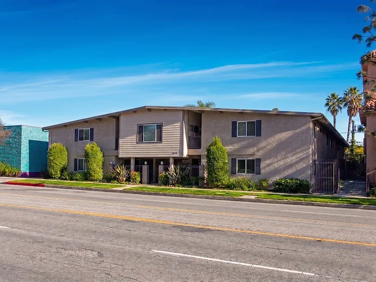 Best-Priced Studios At 1030 W. Olive Ave., Burbank, Ca 91506 — Photo 9