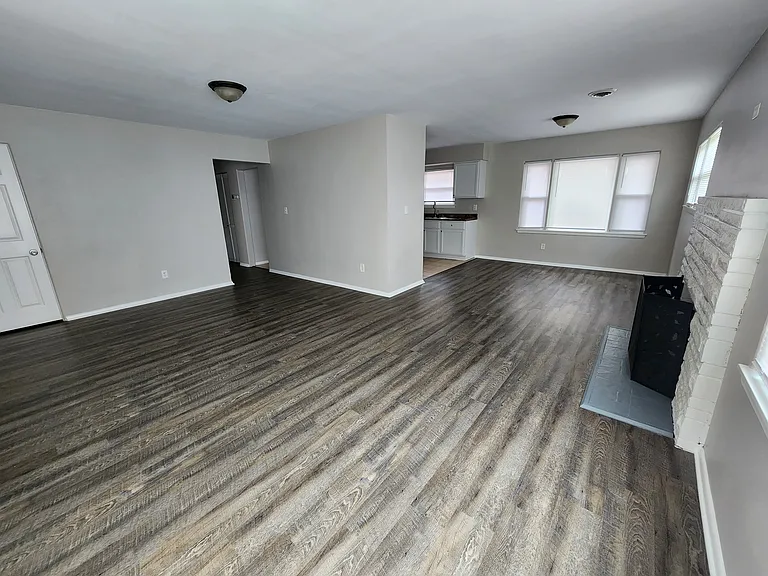 4653 Carolina St — Photo 13