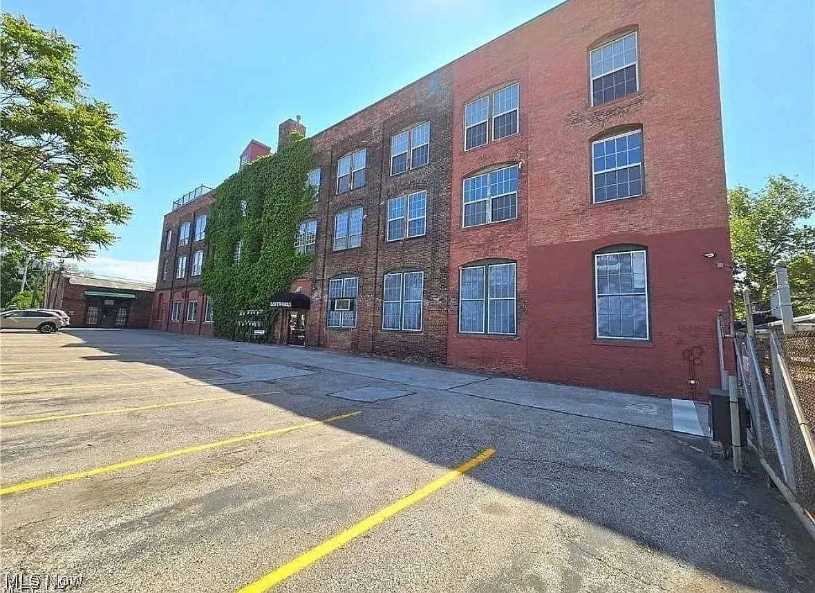 2 bed, 1.0 bath, 1680 sqft, $2,400 — Photo 2