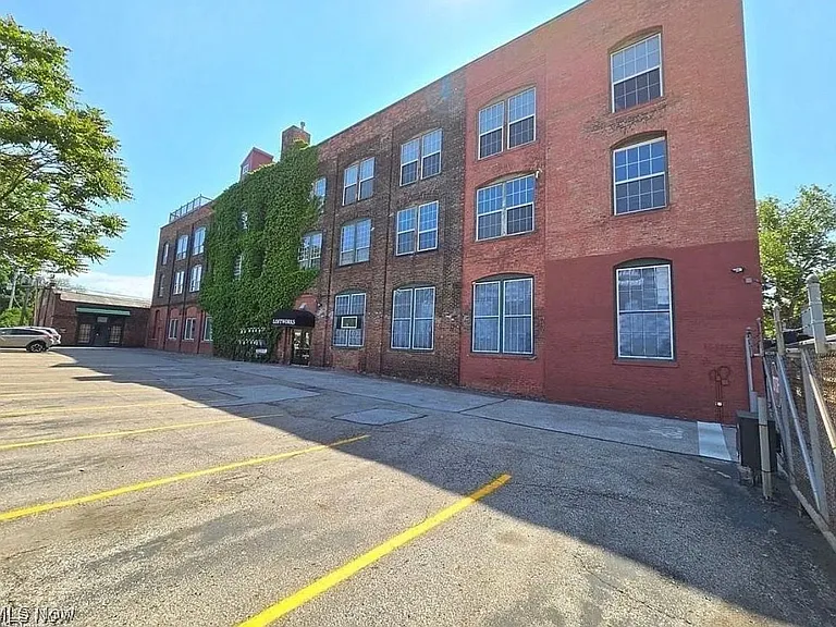 1667 E 40th St #3G — Photo 2
