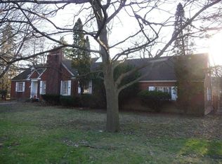 27907 California Dr NE, Lathrup Village, MI 48076