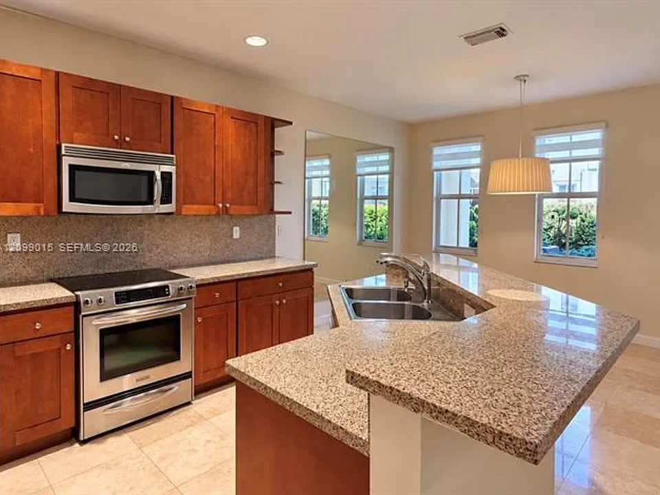 10711 NW 75th Ln #Townhouse 10711