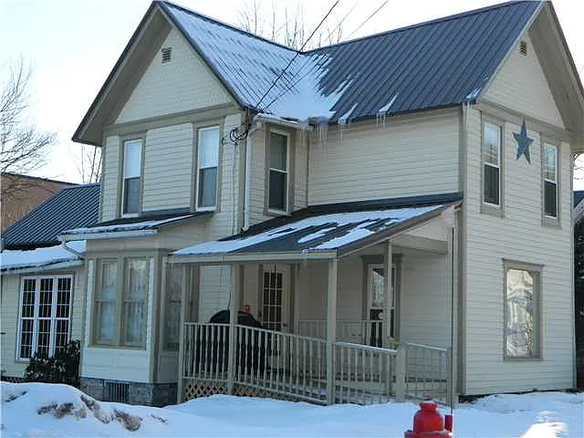 110 W Main St photo 1