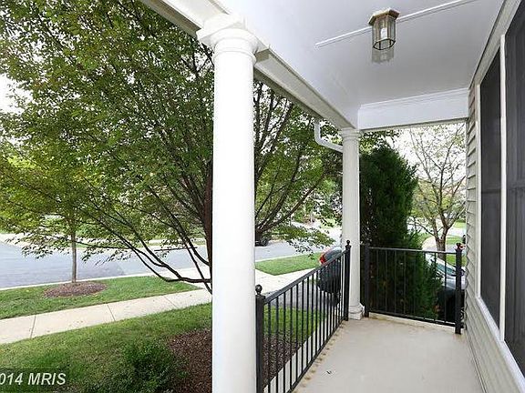 2nd image of 813 Summer Walk Dr