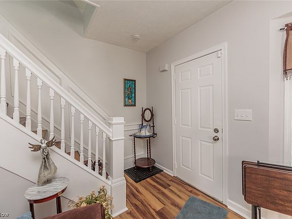 5th image of 1013 E River St