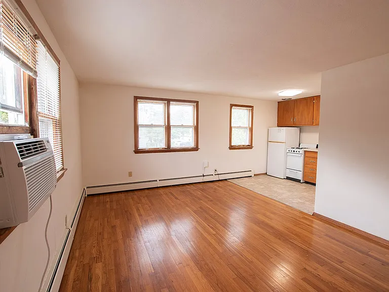 State Street Apartments — Photo 33
