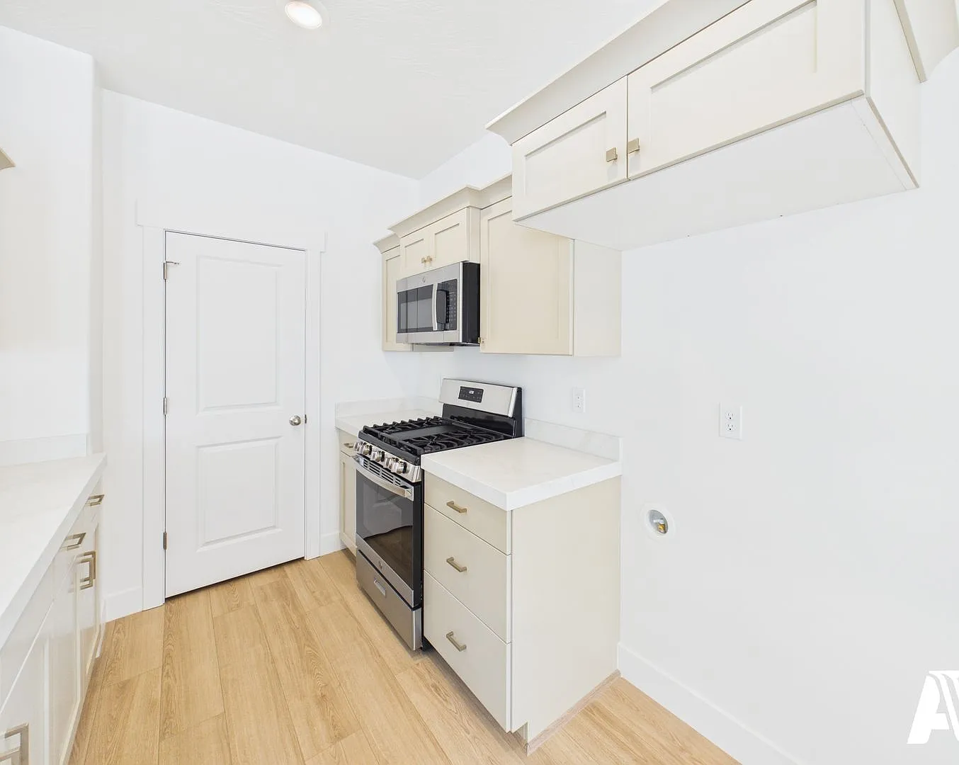 Brand New 4 Bedroom Corner Townhome for Rent Salem, Utah — Photo 4