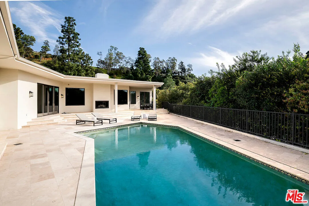 5 bed, 4.5 bath, 5200 sqft, $22,450 — Photo 1