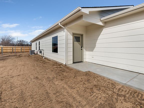 3rd image of 2457 W Macarthur Rd