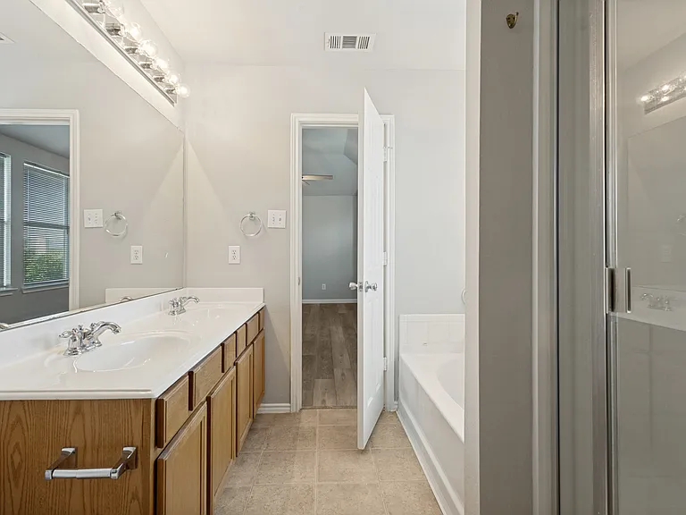 1817 Heron Dr — Photo 29