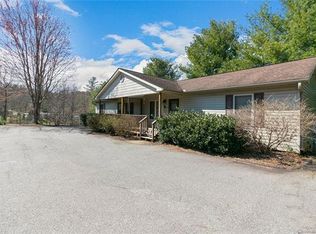 9 Buckshot Ridge Dr, Asheville, NC 28804