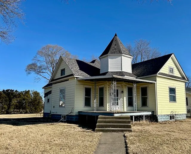502 E Attica St photo 1