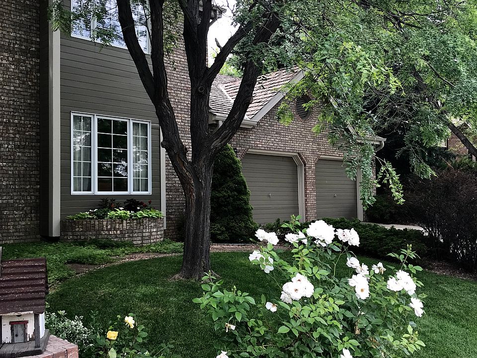 Two bay, four car garage.
