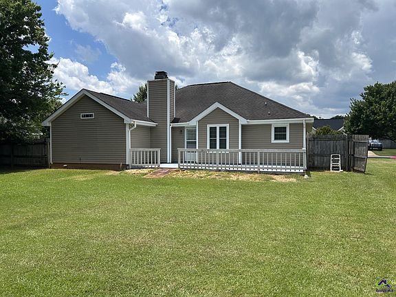 3rd image of 215 Wrasling Way