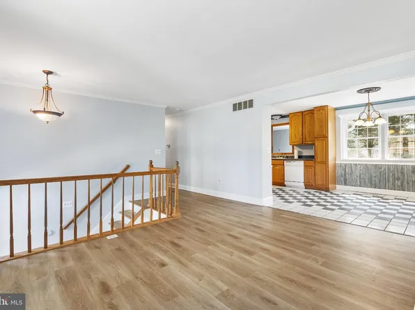 1075 Sun Valley Dr, Annapolis, MD 21409