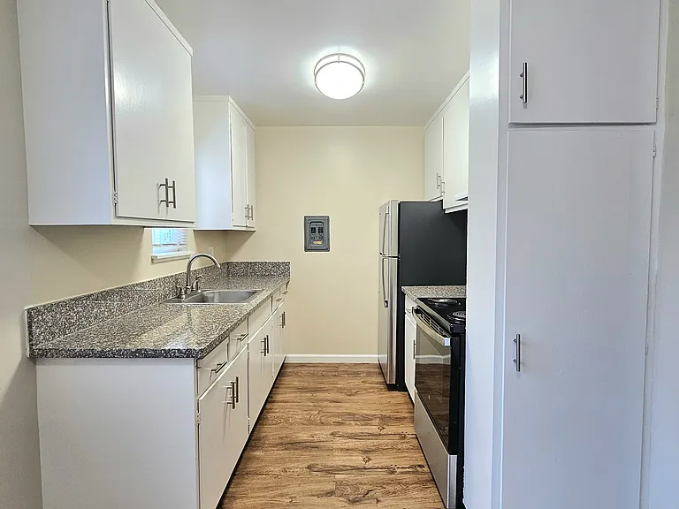 527 Walker Dr — Photo 3