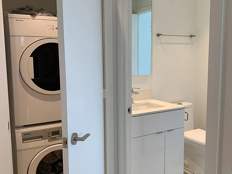 7 Grenville St #2410 — Photo 8