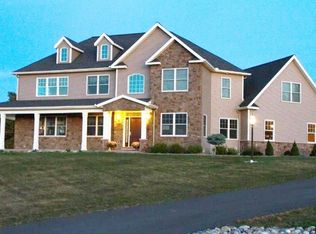 7 Fieldcrest Dr, Graymoor Devondale, NY 12061