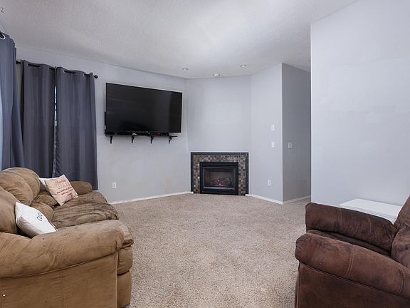 3rd image of 722 SE Port Ave