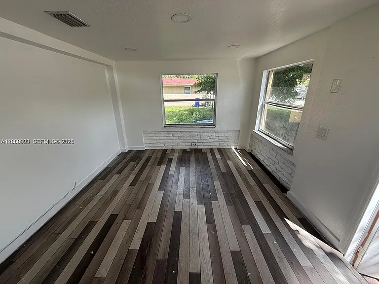 2813 Dewey St #1 — Photo 5