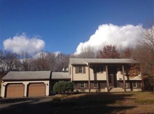 157 Meadowbrook Rd, Agawam, MA 01001